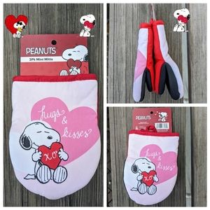 PEANUTS SNOOPY Set of 2 Oven Mini Mitts NWT